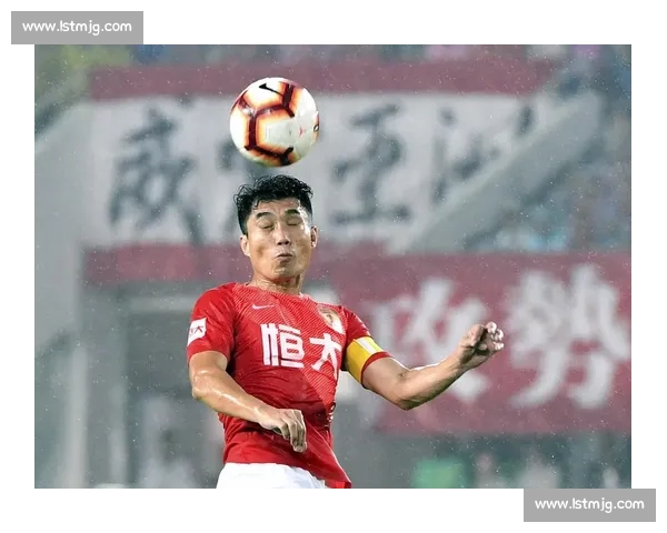 南华与广州恒大激战回顾:赛场争锋与背后战术解析 南华与广州恒大激战回顾:赛场争锋与背后战术解析